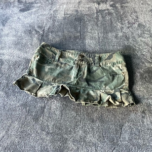 Y2K Moe clothing &‎ co. camo mini skirt ( 11 )